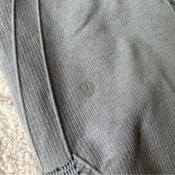 Lululemon | "Heathered Gray" In The Flow Crop II | Size 4 - Picture 8 of 14